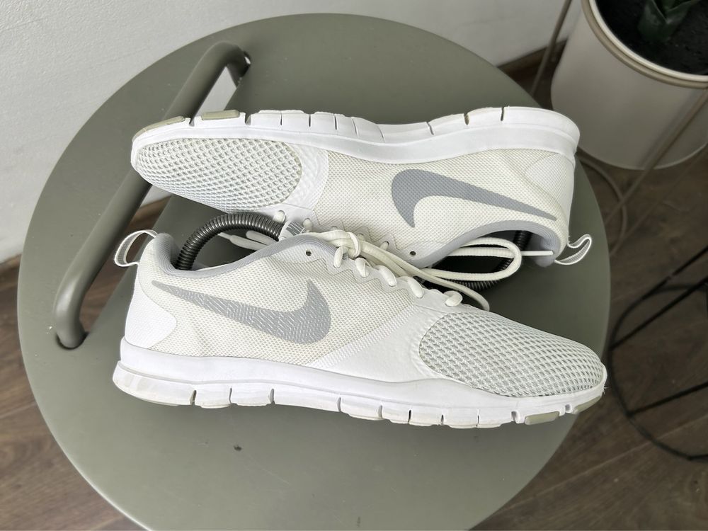 Оригінал! Кросівки Nike Flex Essentials 40 розмір 01725