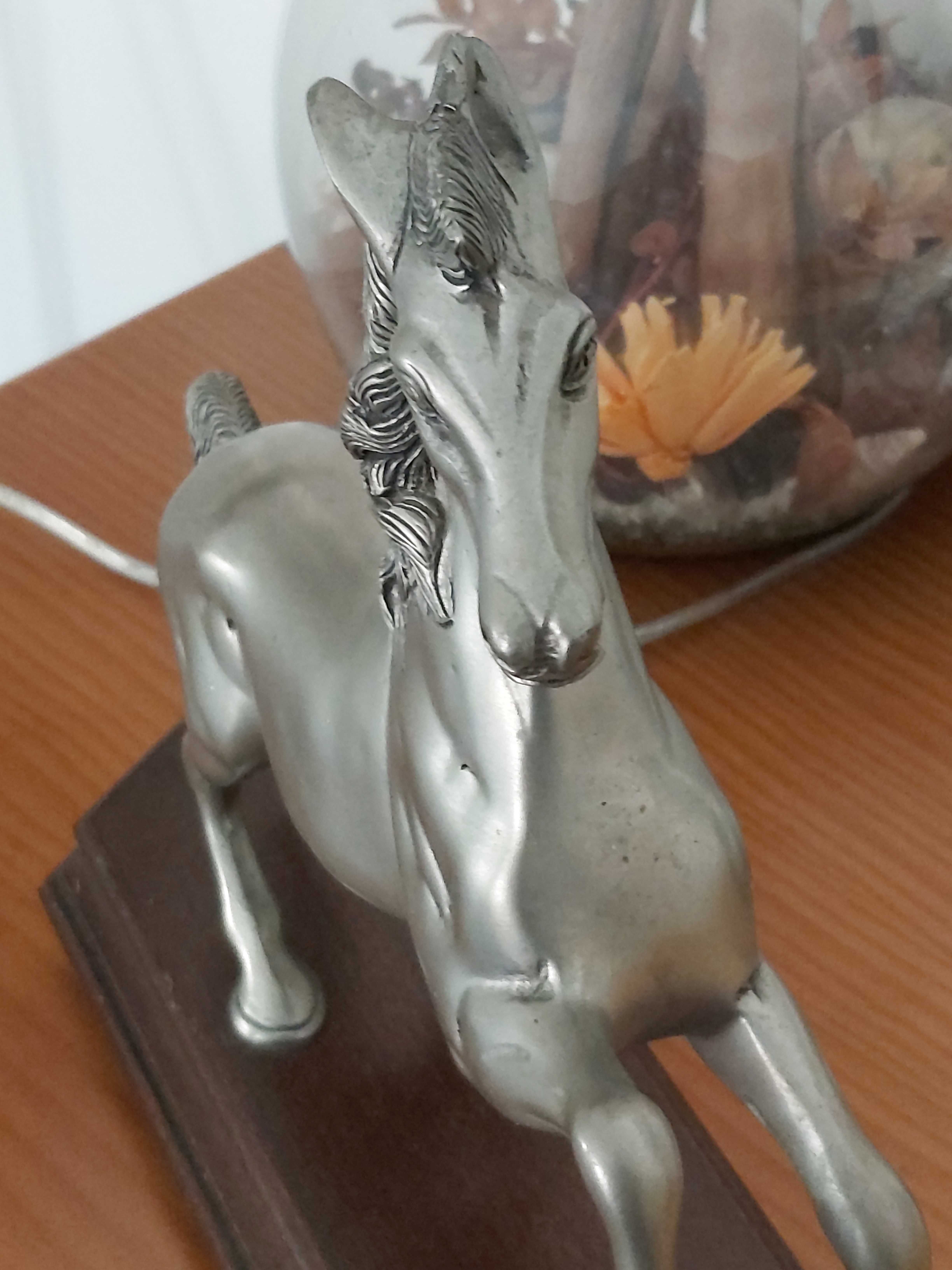 Estatueta com Cavalo de Estanho Puro 95% Aplique