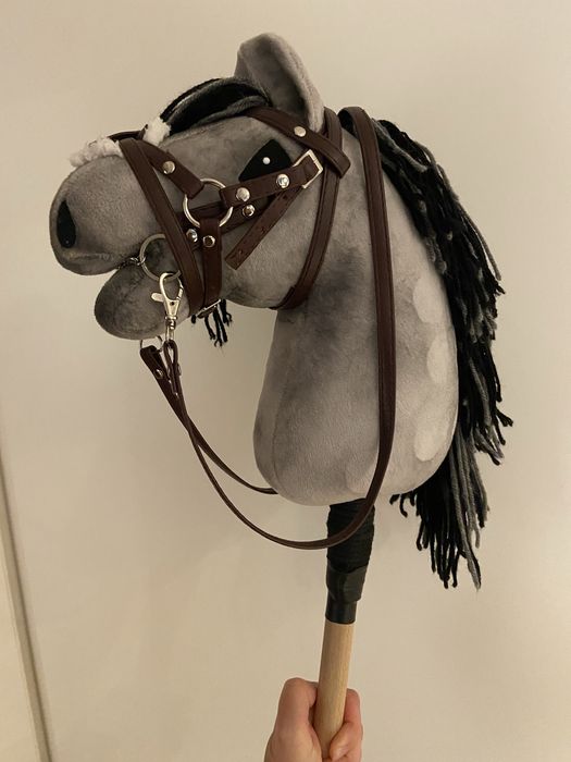 Hobby horse A4 szary jabłkowity wraz z ogłowiem meksykańskim