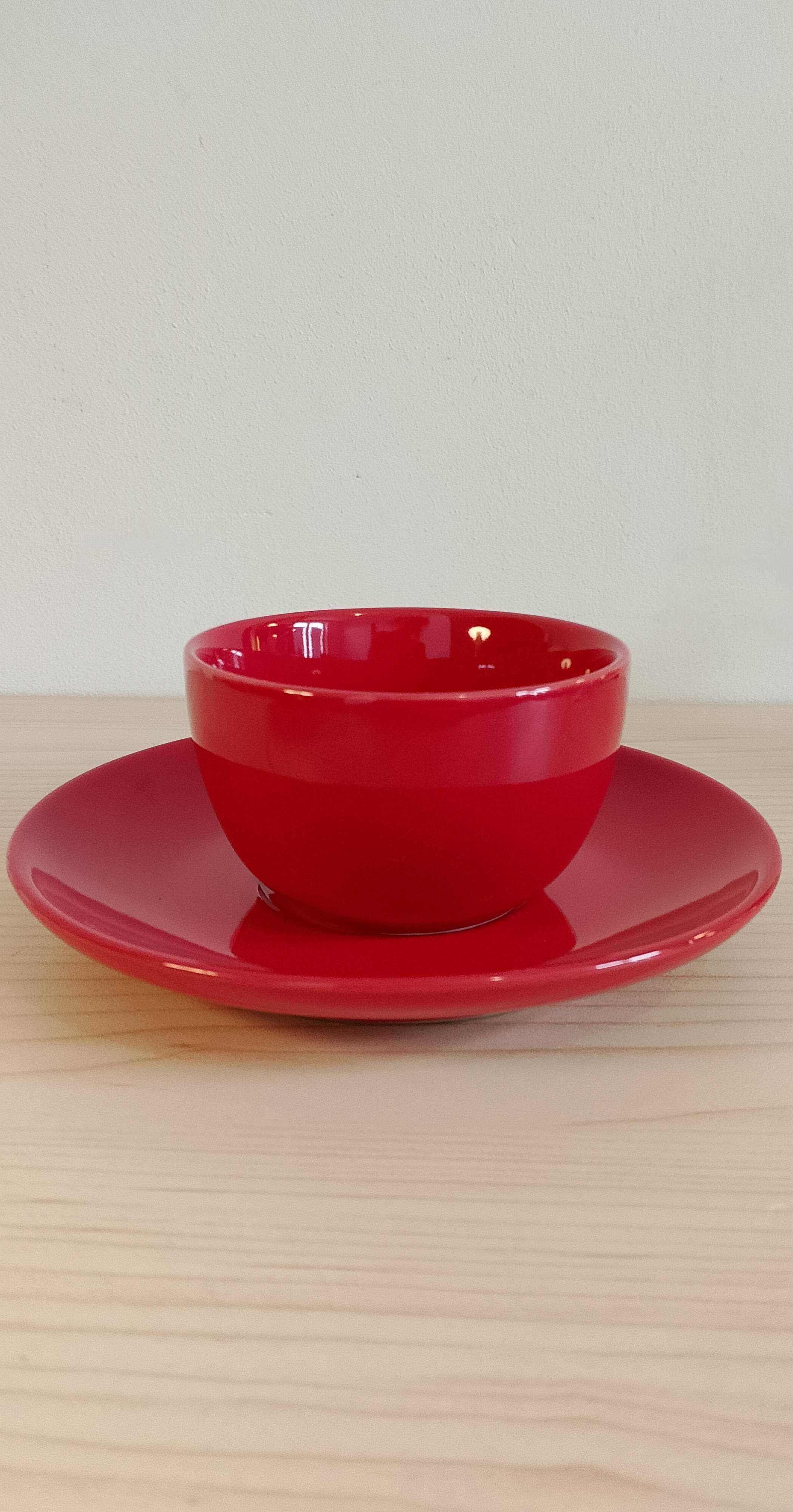 Piękna czerwona filiżanka ze spodkiem, do espresso, Home&You, 150 ml.