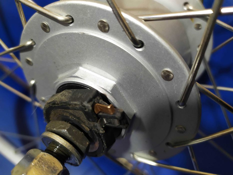 Колесо 28 Shimano Nexus, динамовтулка, нерж. спицы