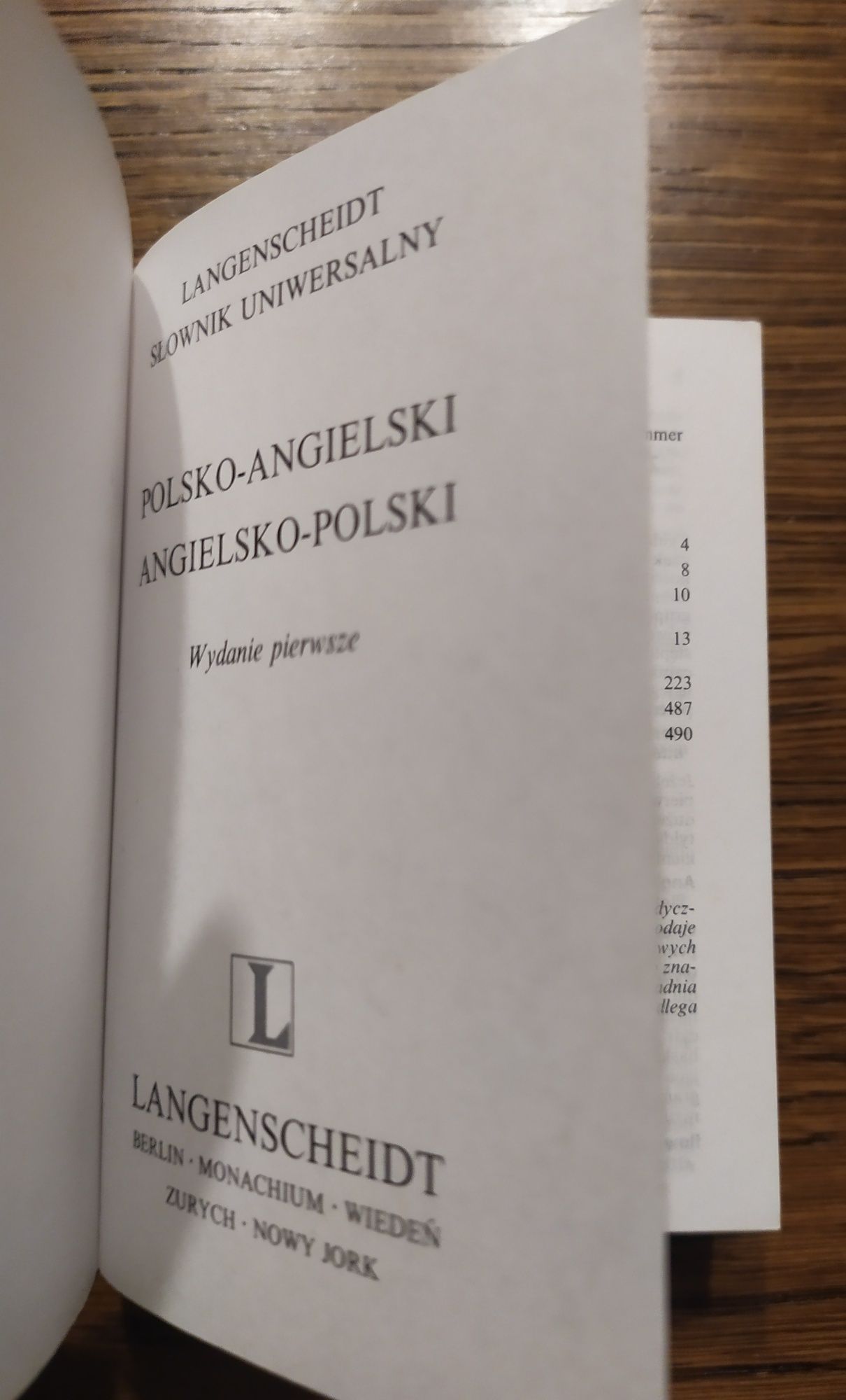 Słownik uniwersalny polsko-angielski i angielsko-polski Langenscheidt