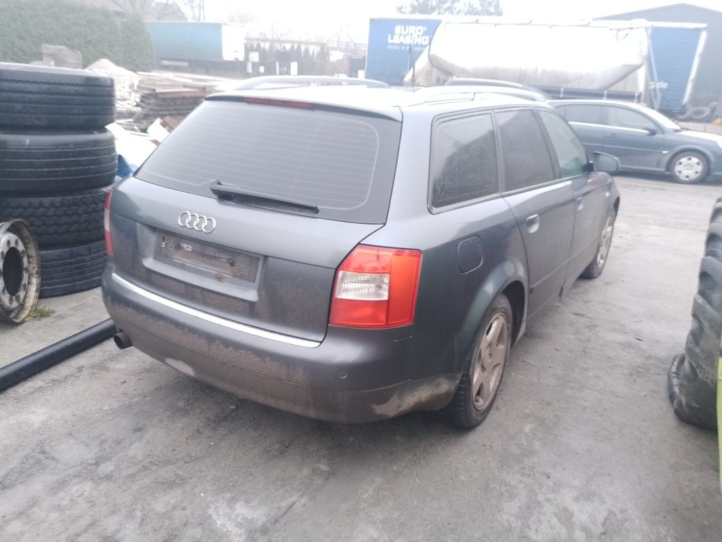 Audi A4 B6 drzwi kompletne stan dobry możliwość wysyłki kurierem