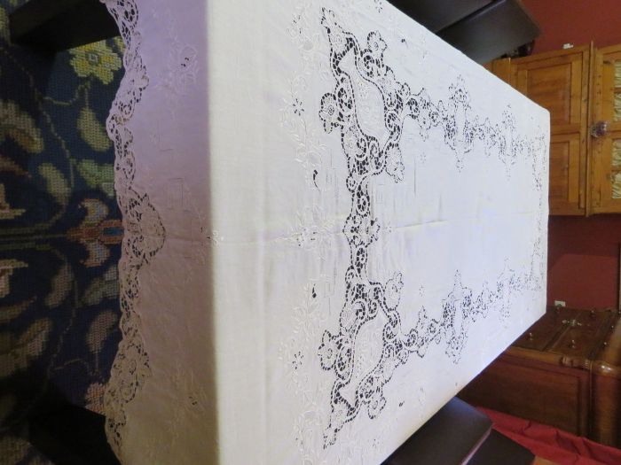 Toalha em linho, bordado da Madeira