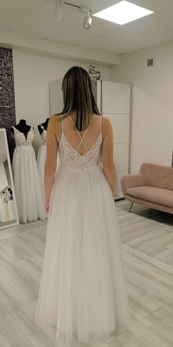 Elegancka suknia ślubna