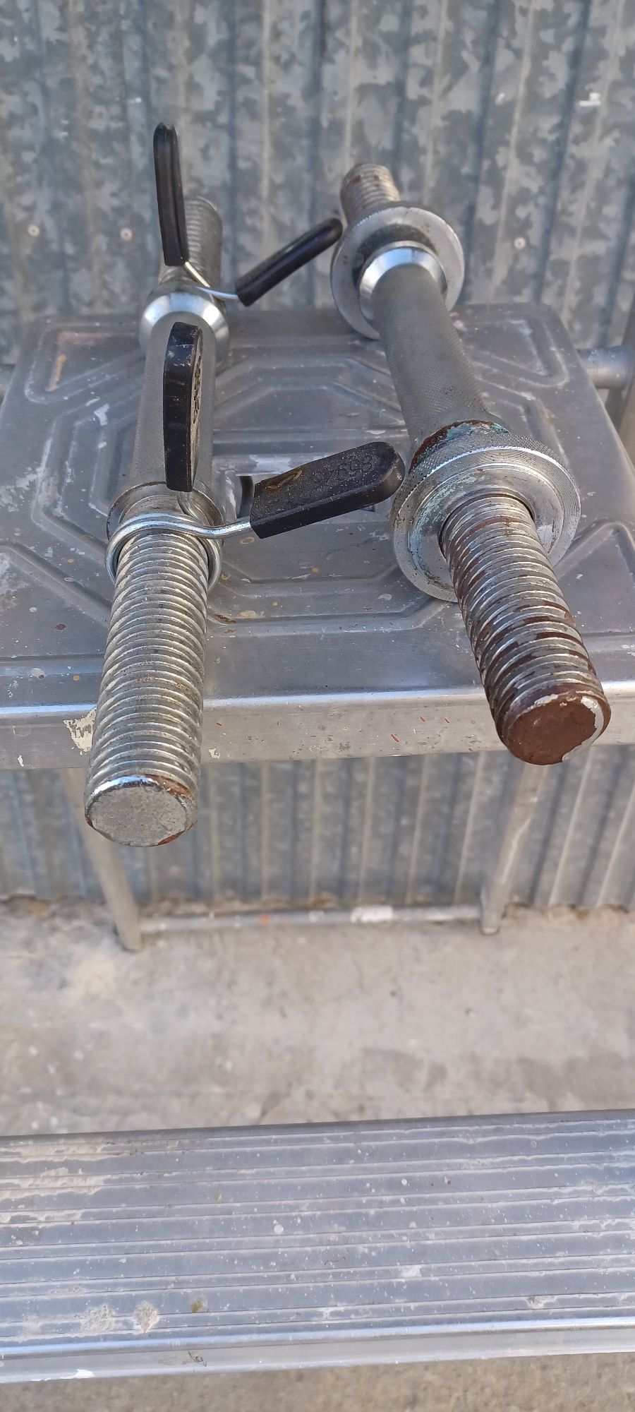 Vendo barras de musculação