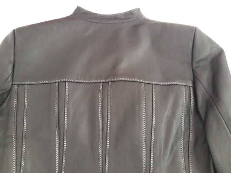 Blusão em pele, tam.44, da Casa das Peles, NOVO.Negociável