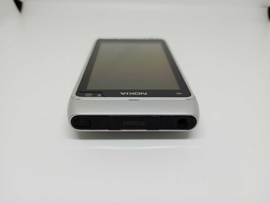 Srebrna Nokia N8 z oryginalnym ETUI (Transmiter FM, Optyka Carl Zeiss)