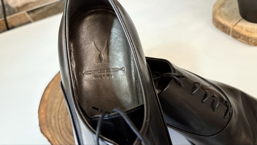 Sapatos de couro com atacadores estilo John Lobb da Moreschi
