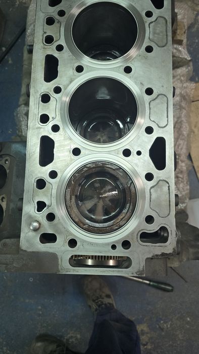Frezowanie bloku silnika gniazd tulei Scania