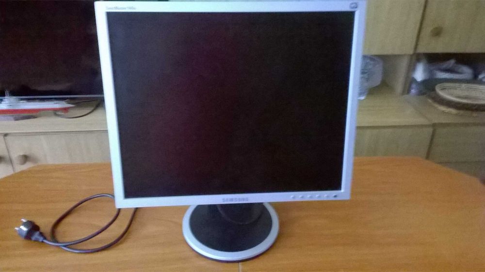 Monitor 19 cali Samsung SyncMaster940N.