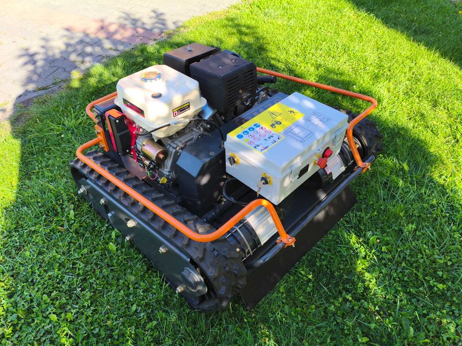 Robot koszący na gąsienicach, zdalnie sterowany
