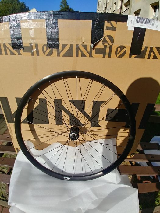 Koła szosowe 28 cali Supra RA Comp Disc plus opony schwalbe