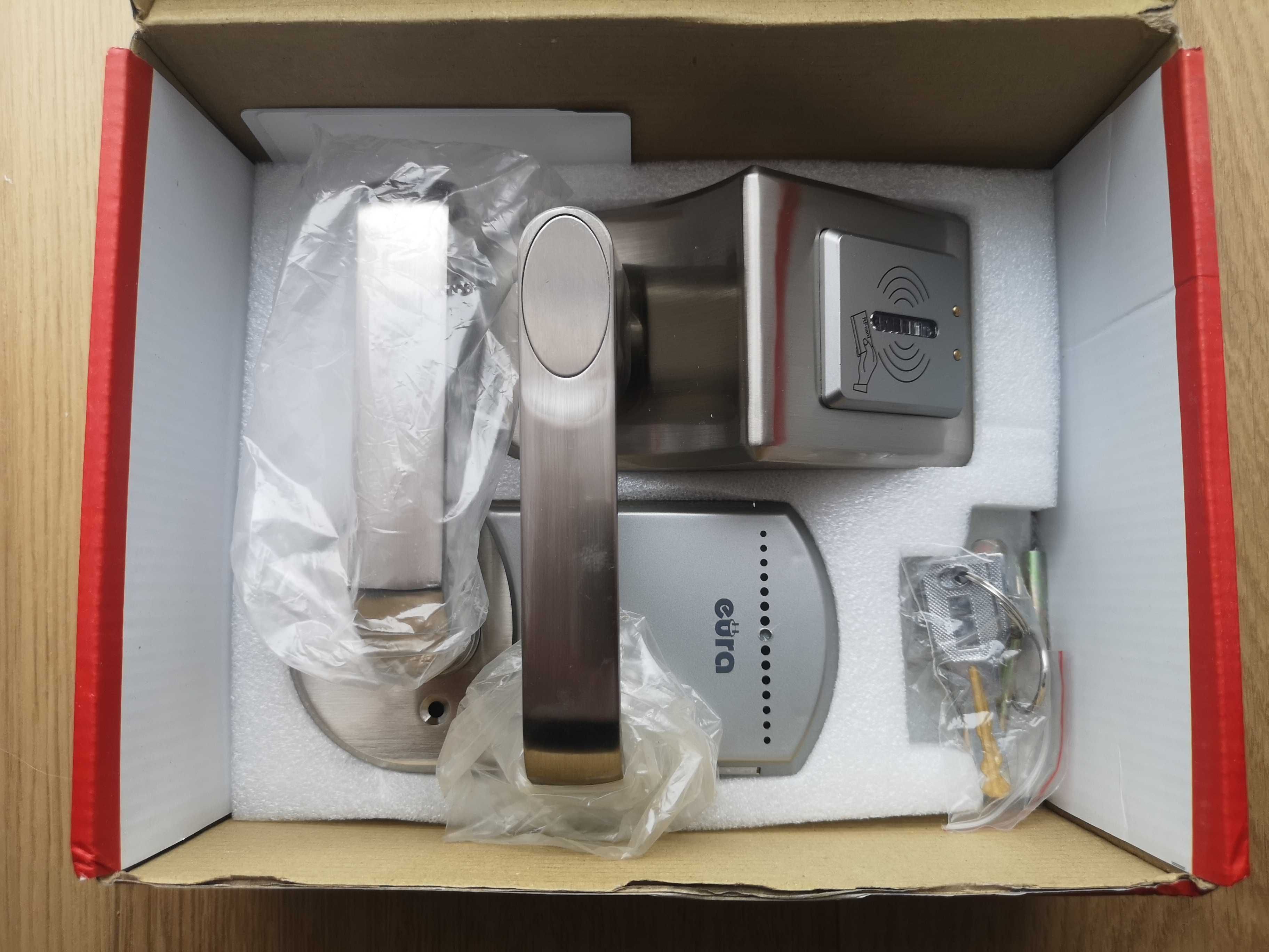 Klamka z kontrolą dostępu EURA ELH-60B9 silver - OSTATNIE 2 szt.