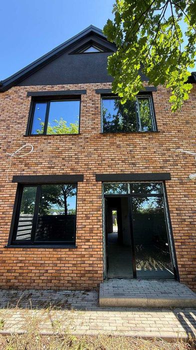 Таунхаус з ремонтом (під чистове оздоблення) в Ірпені.