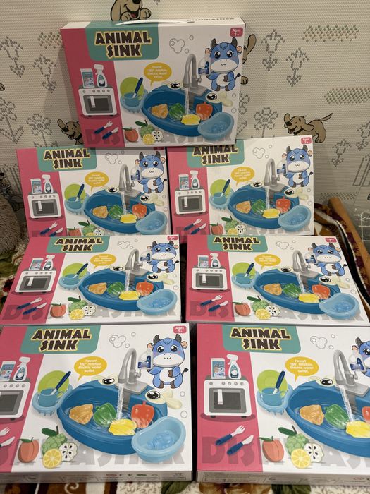 Іграшковий дитячій набір: раковина, посуд. (На батарейках)