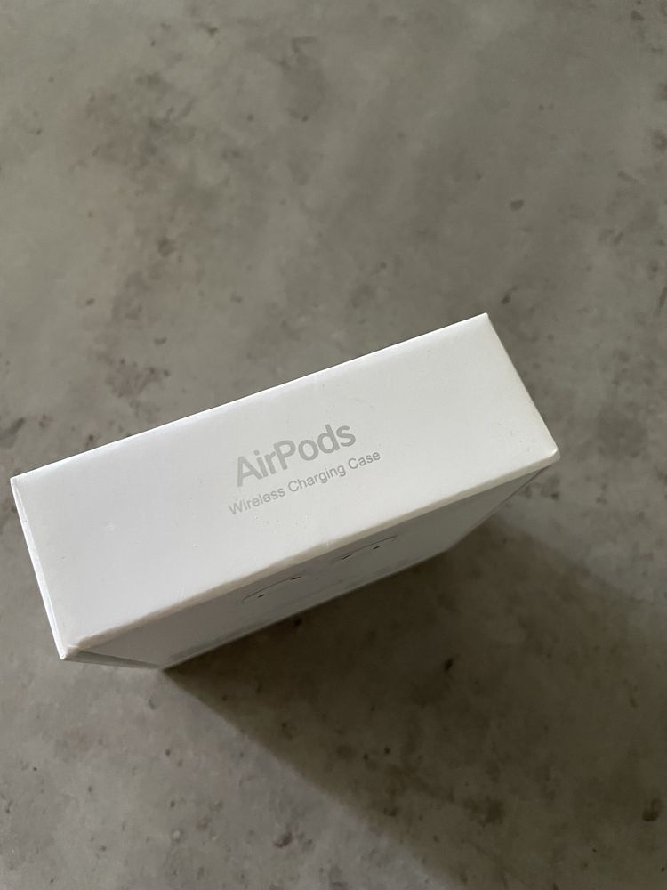 Оригинальная коробка от AirPods