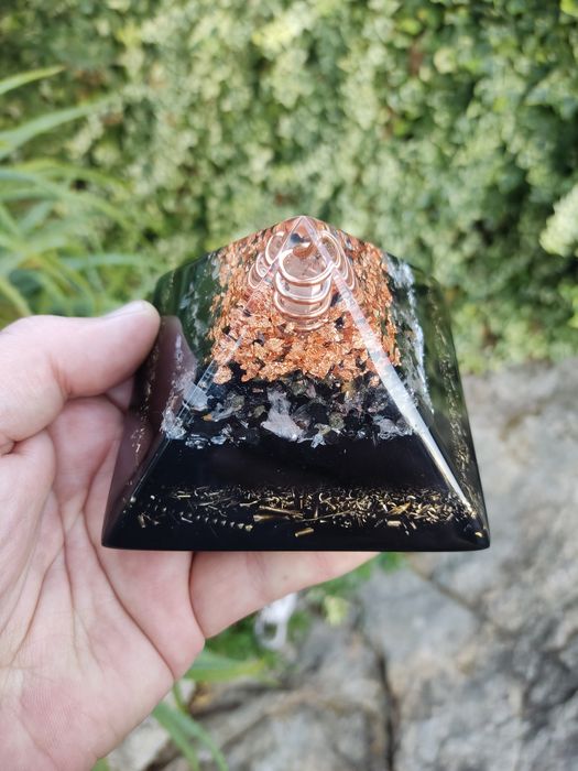 Pirâmide Orgonite