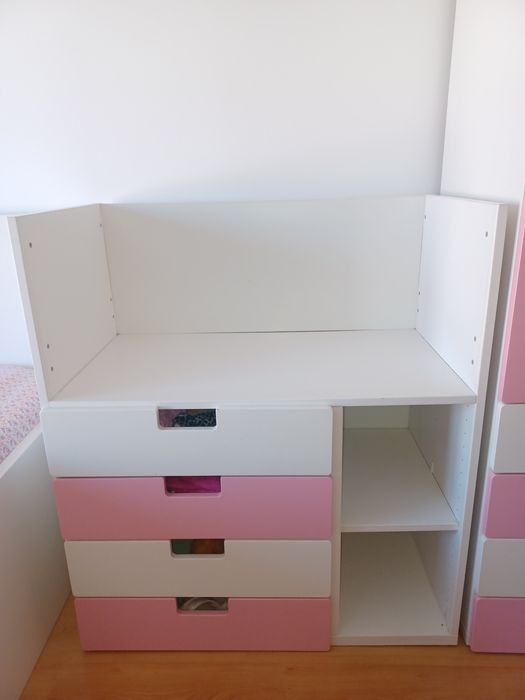 Móvel de quarto com arrumação