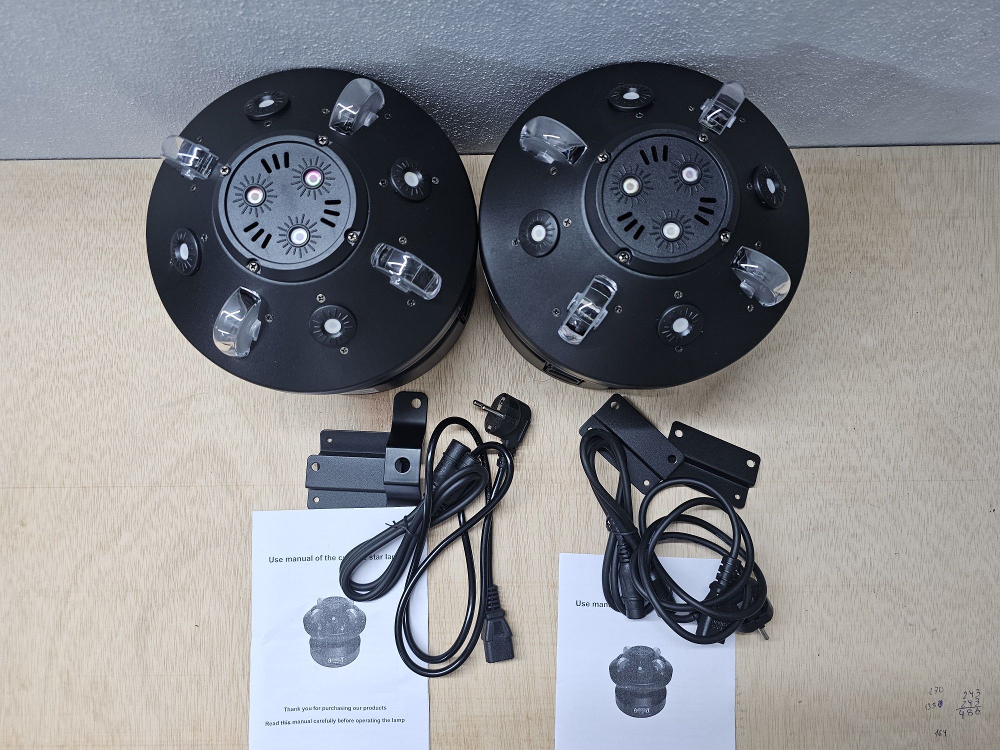 2x Luzes de palco ZQ03186 refere-se a uma luz de palco móvel de 60W a