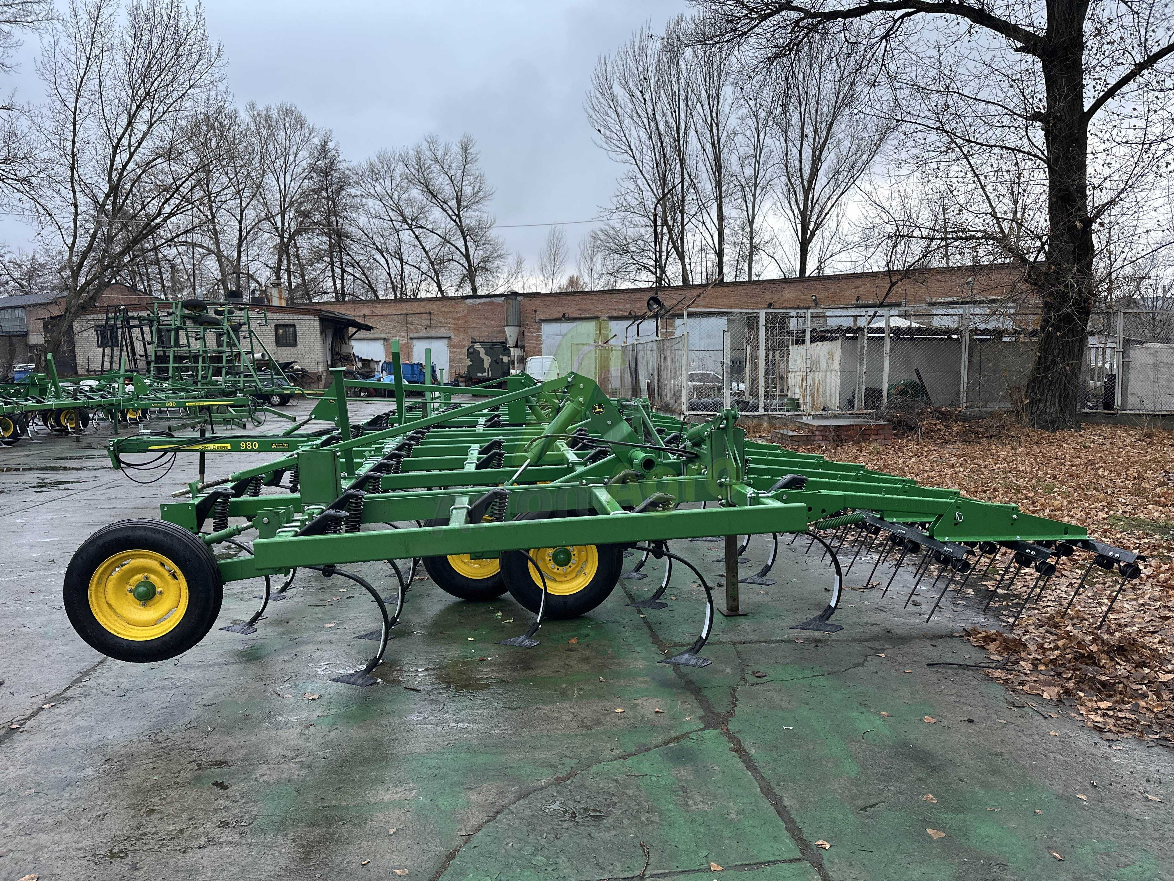 Культиватор Джон Дір 980 John Deere шириною 13 метрів