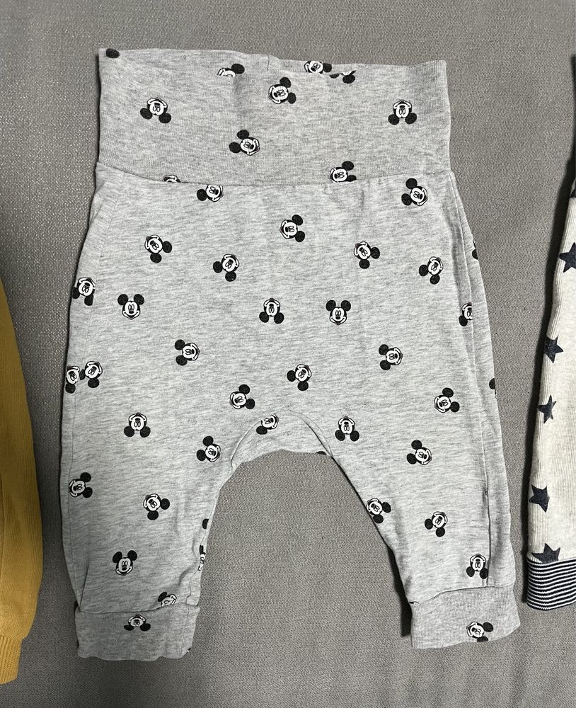 Spodnie dresowe dla chłopca H&M Disney rozmiar 68