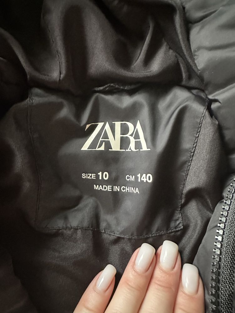 Курточка Zara 140