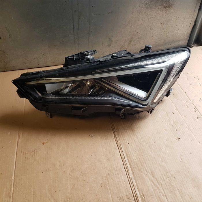 lampa przód Seat Leon 4 IV fulled