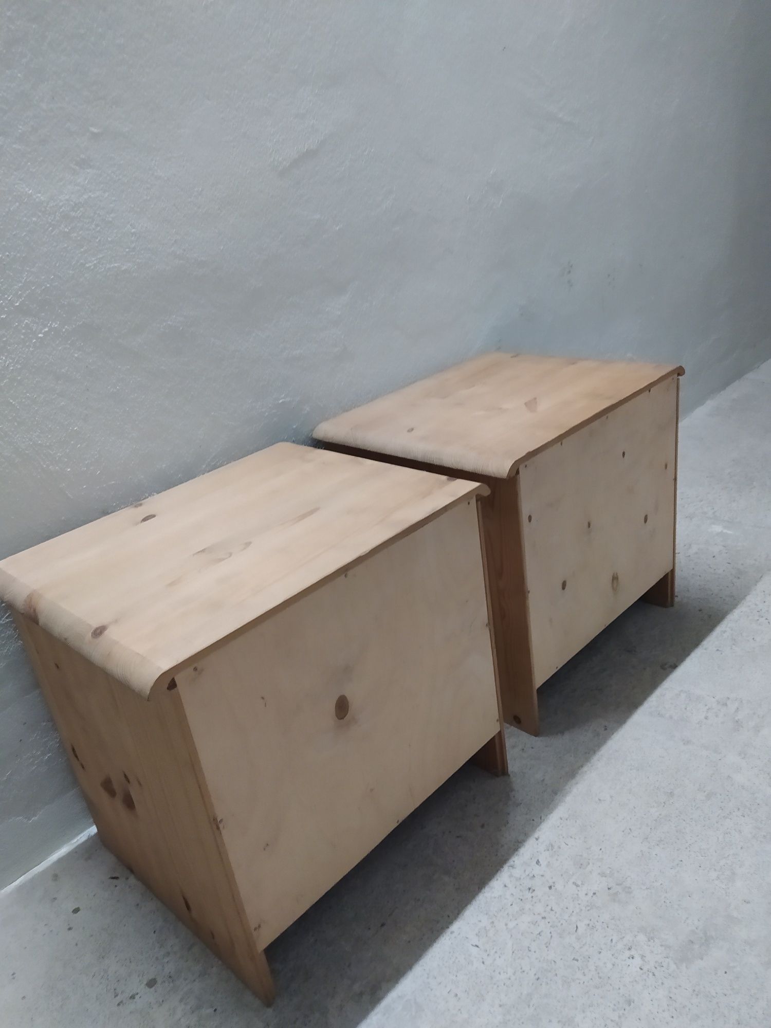 Szafki drewniane, dwie szuflady, sosna. 2szt