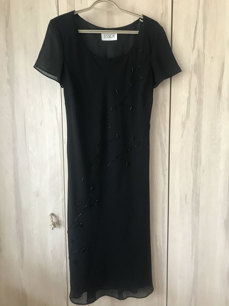 Jessica S M czarna sukienka wizytowa elegancka na podszewce koraliki