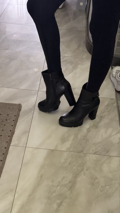 Ботильони 39 р. натуральна шкіра