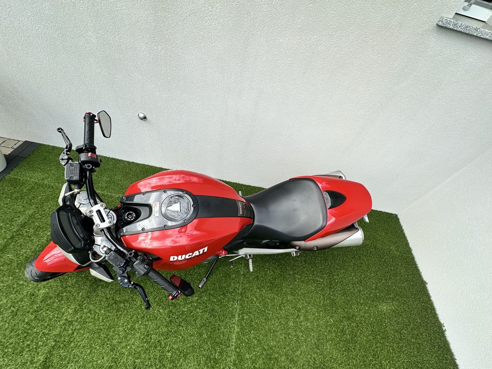 Ducati Monster 696