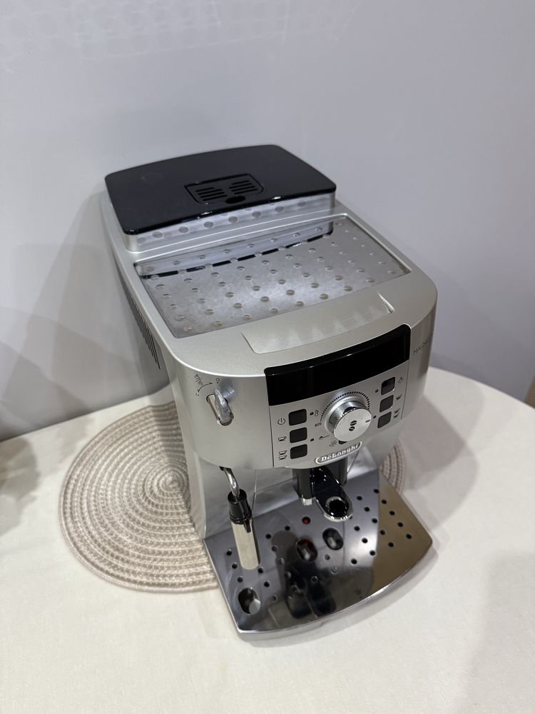 Кавомашина/кофеварка Delonghi Magnifica S