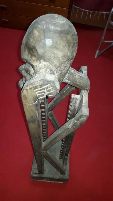 Estátua Africana suporte CDs com cerca de 1Metro