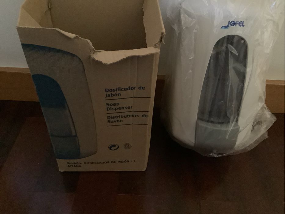 Dispensador de sabão / gel de banho ou shampoo, nunca usado.