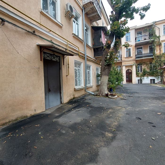 Сдам комнату в центре с одним соседом