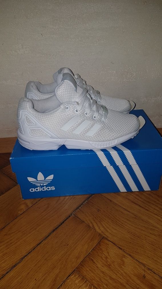 Buty sportowe Adidas ZX Flux Szkoła Hala  białe rozm. 33