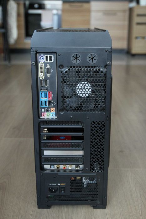 Komputer PC i7-4770K/16gbDDR3/ASRockZ87Extreme4/AIMSC808/bez GPU i HDD