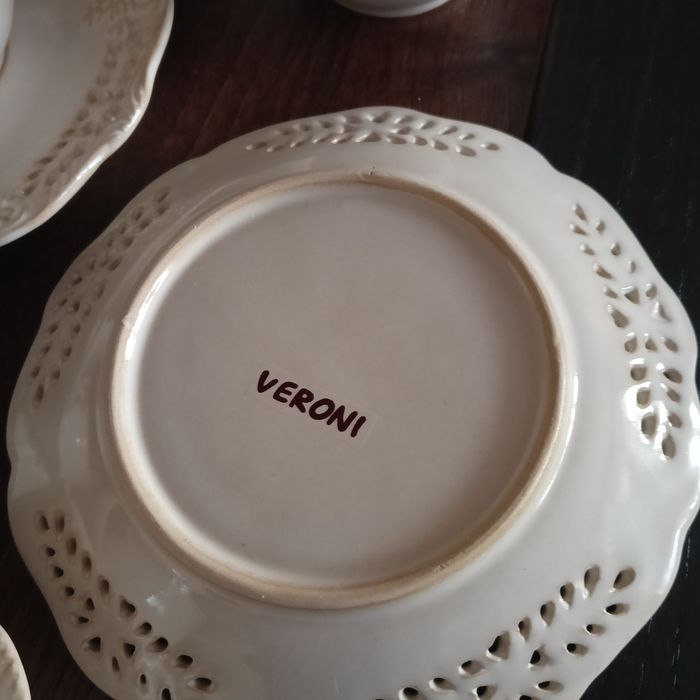 Ażurowy serwis kawowy firmy Veroni 22 elementy