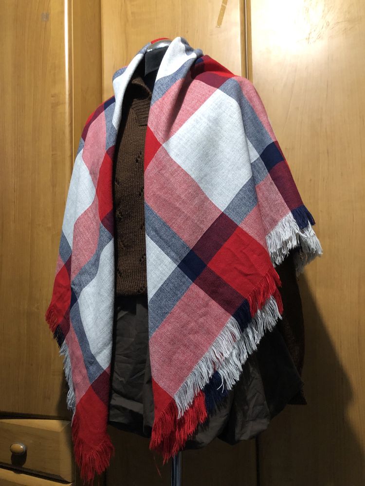 Duży szal w kratę poncho chusta tkanina frędzle czerwony granat szary