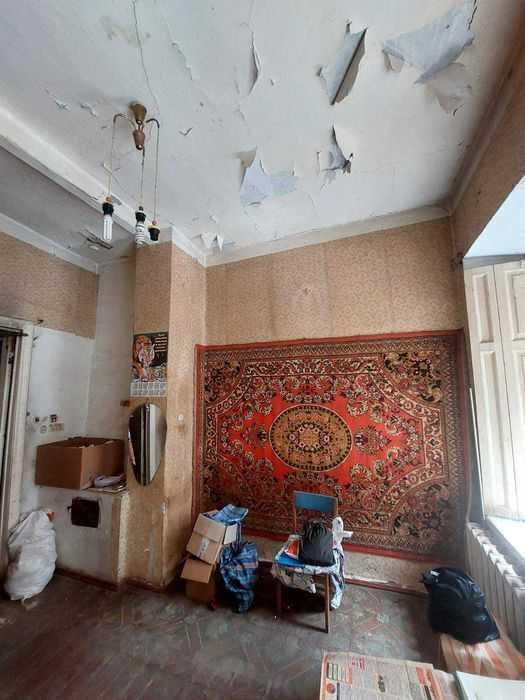 Продам 2-х комнатную под ремонт в районе парка Шевченко