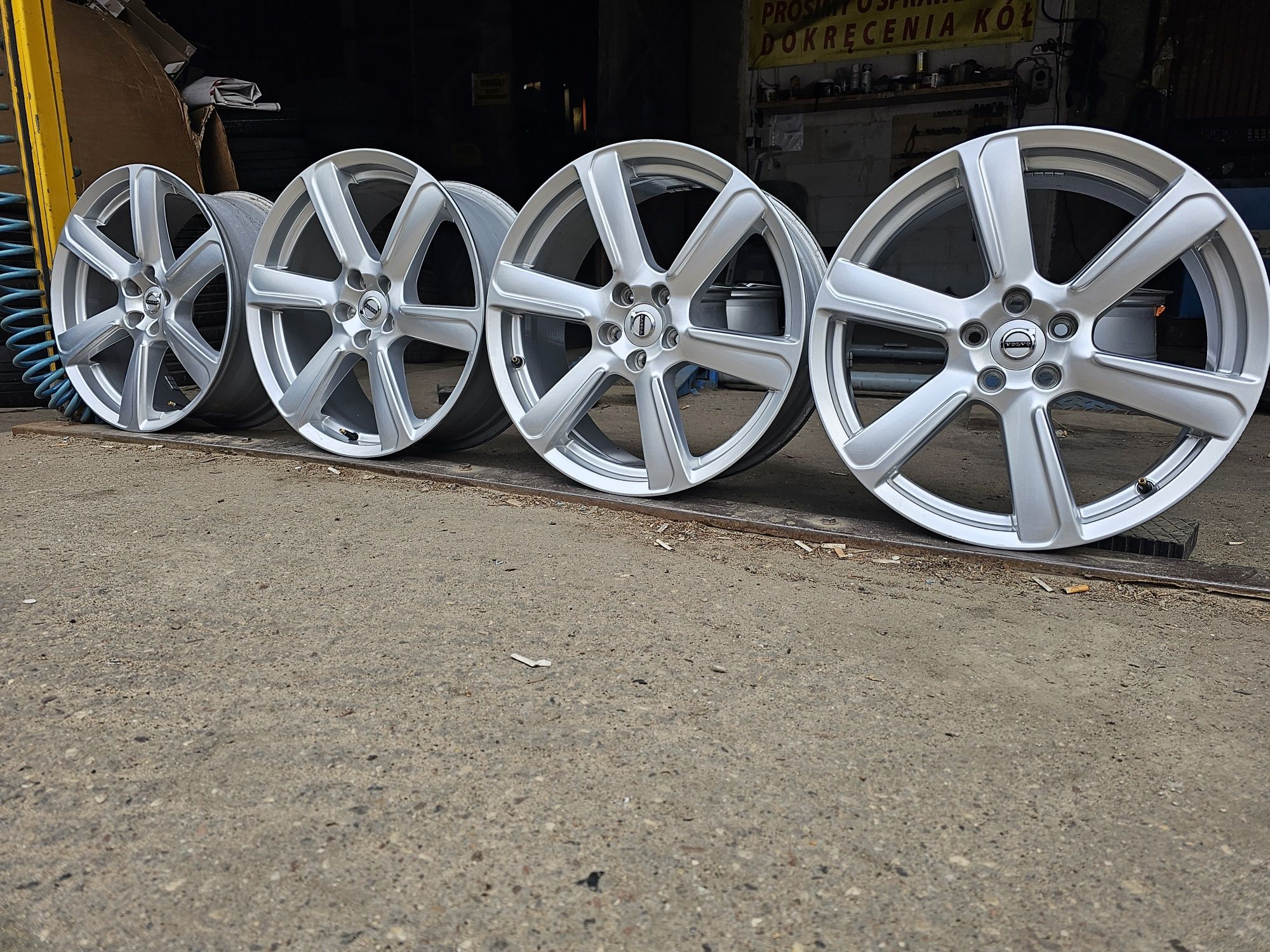 Felgi Aluminiowe Volvo XC R19 5x108 ET42.5-8J