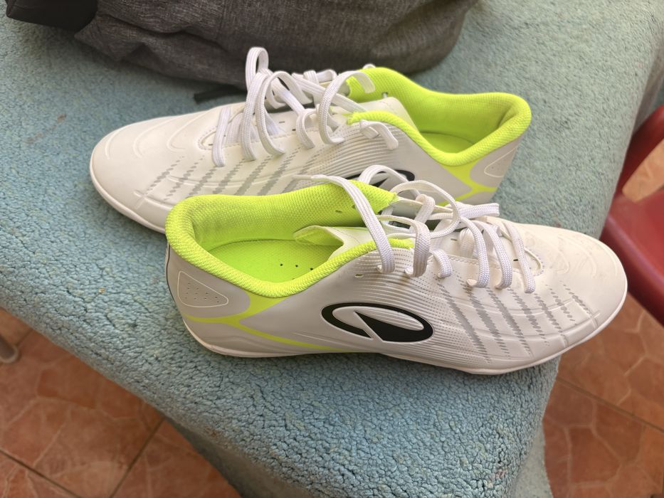 Sapato /Chuteira esta em bom estado nunca foi usado esta como novo