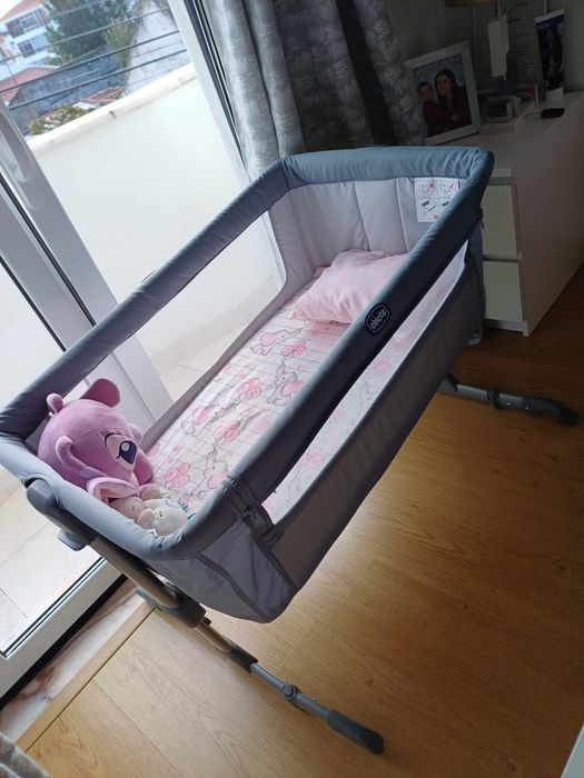 Berço next to me chico