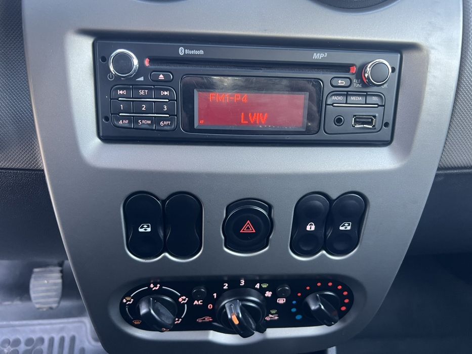 Продам офіційний Рено Сандеро,2012 рік