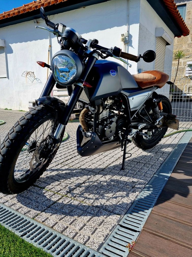 Vendo mota "Mondial 125cc"