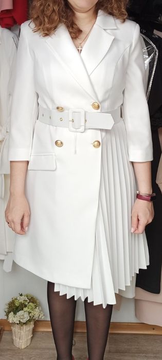 Плаття-піджак білого кольору
