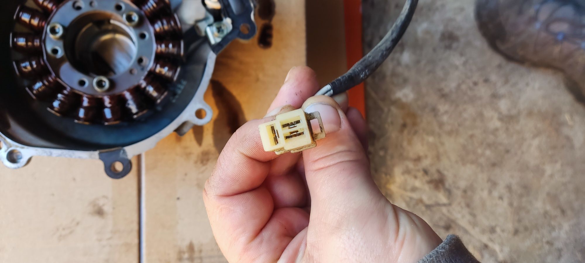 Yamaha r6 rj03 alternator stojan
