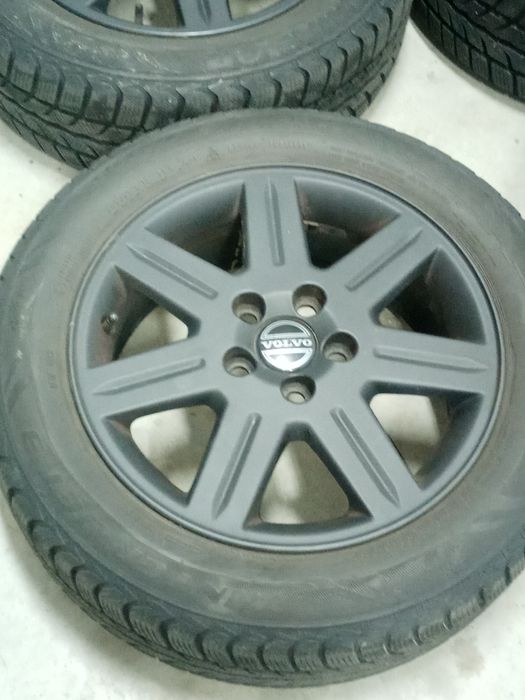 Oryginalne Felgi 16"  Volvo aluminiowe  z oponami 205/55R16 zimowymi.