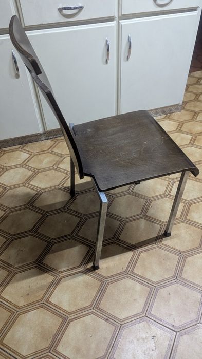 11 Cadeiras para café ou restaurante em muito bom estado